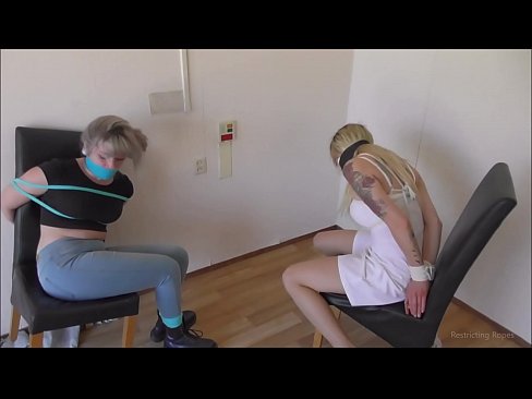 ❤️ مدمن / مقيد ومكمم / الفتاة في محنة يمارس الجنس مع الفيديو